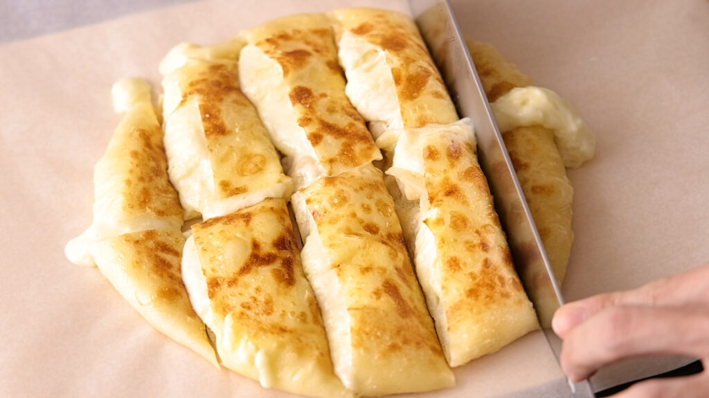【動画】フライパンで焼く！チーズポテトパン/オーブン不要、イーストなし